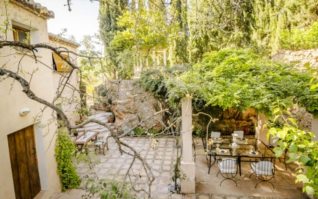 Intimate spaces at the back